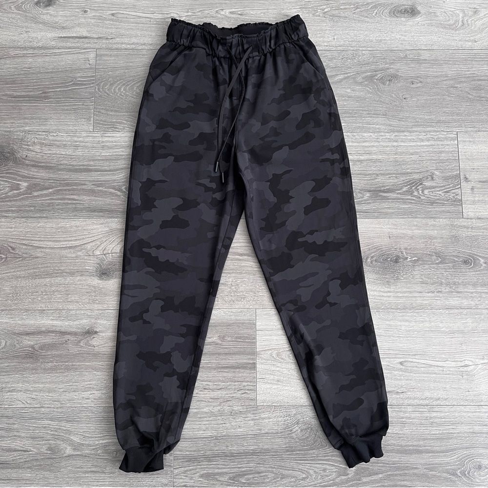 LULULEMON High Rise Joggers Size 4 Camo Gray Black Luxtreme Activewear Casual - Picture 1 of 8